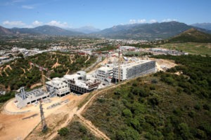 Réalisation BPAI partenaire Lafarge chantier béton hôpital Ajaccio et collège du stiletto Corse Zoom camion
